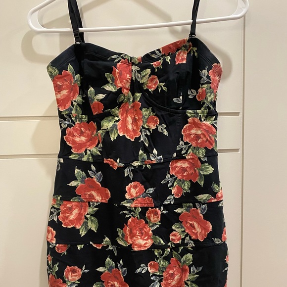 Aritiziq Talula Floral Dress size M excellent condition bodycon dress - Picture 2 of 4